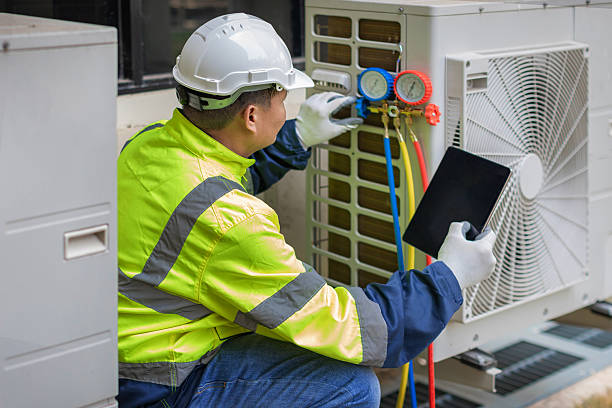 Professional Hvac Installation technician working in Wedgefield, FL